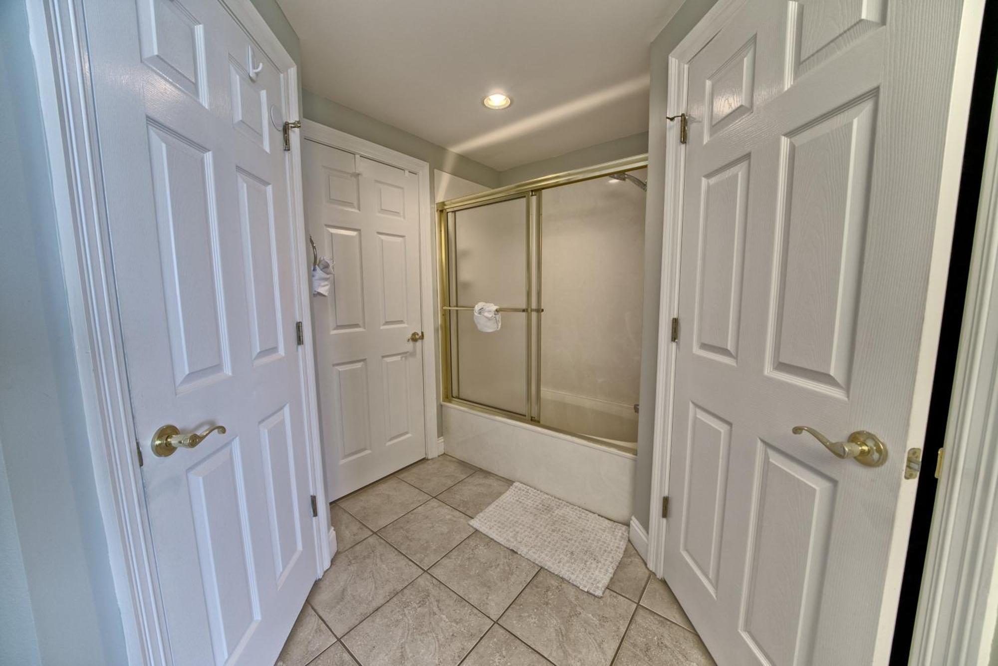 Apartment Luxurious Beachfront With Beachside Pool Access And Free Wifi - Unit 1202 Panama City Beach