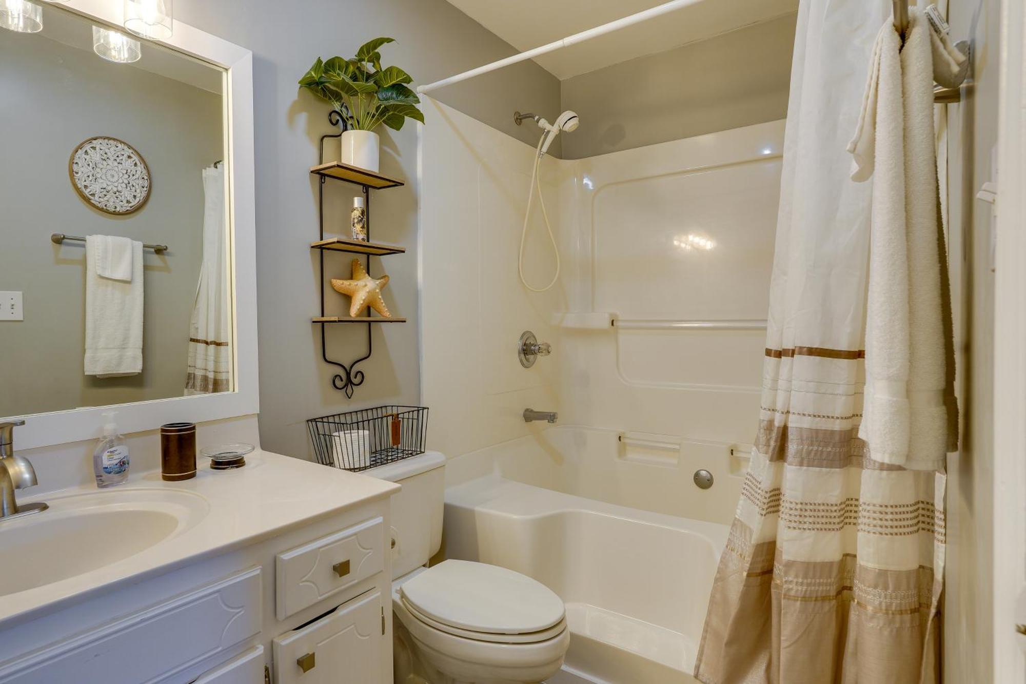 Family-friendly Pcb With Private Access! Apartment *