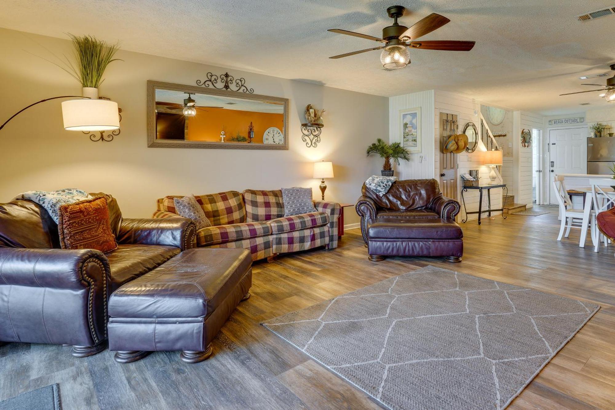 Family-friendly Pcb With Private Access! Apartment