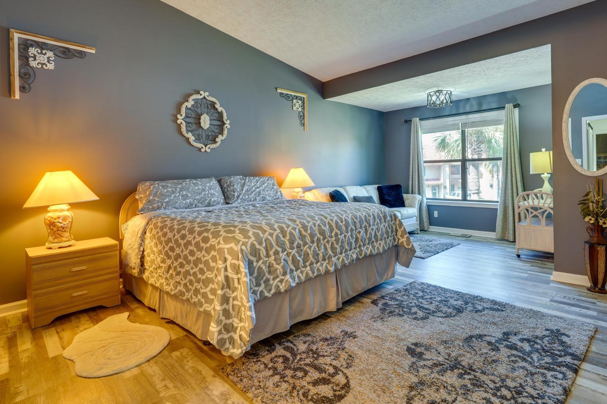 Apartment Family-friendly Pcb With Private Access! *