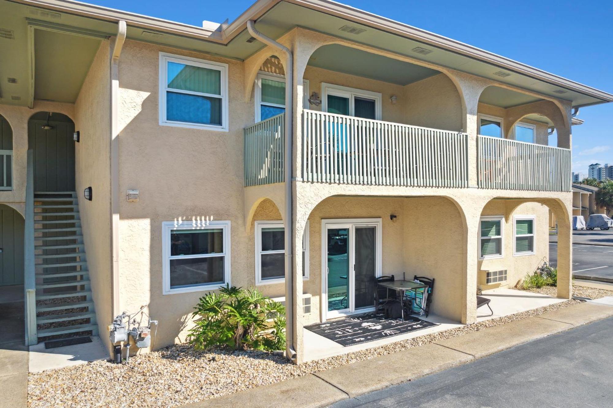 Apartment 116 J Damon Circle