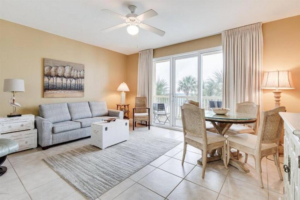 Apartment 207 West Tower Floor Great Views *