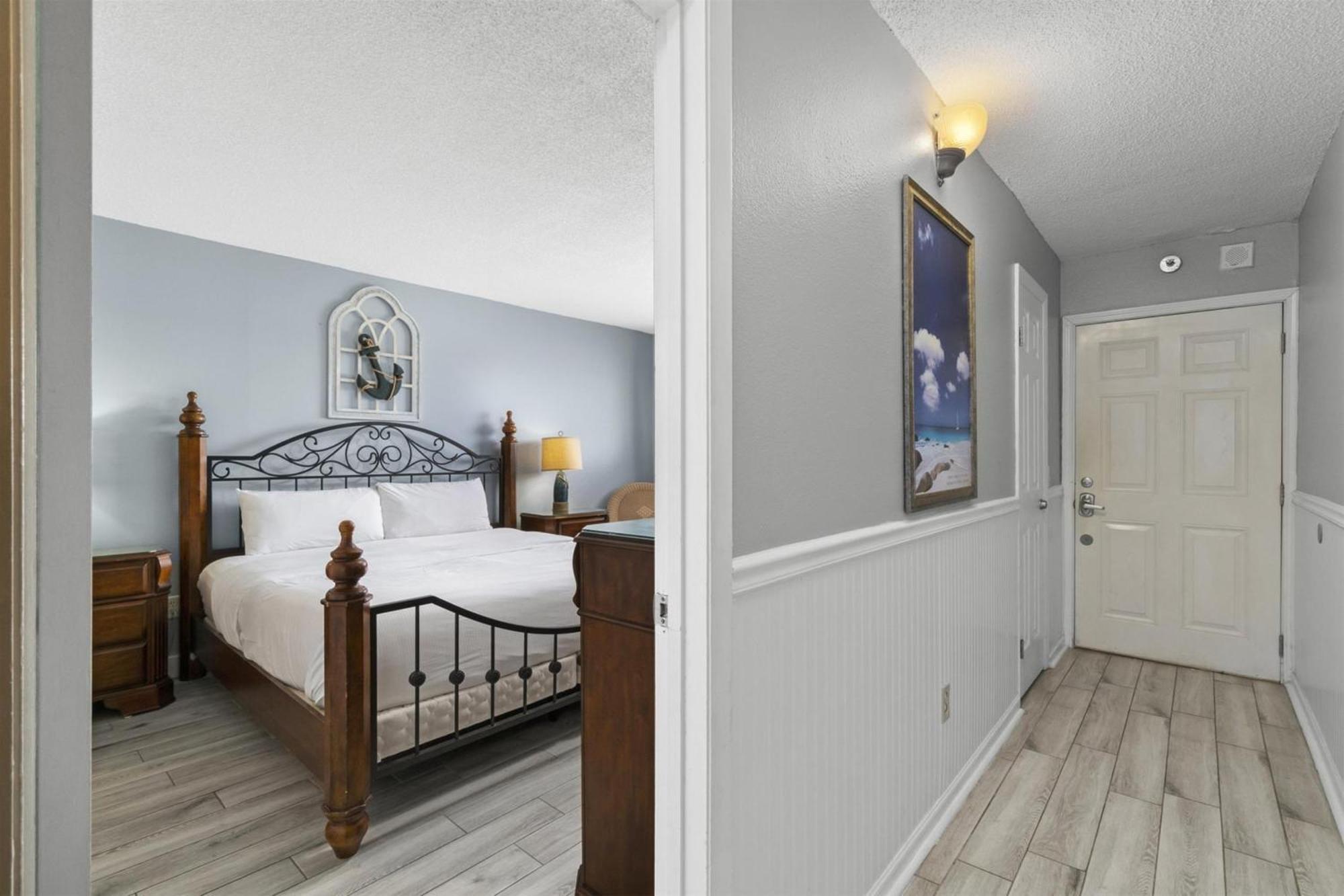 The Summit 728 Apartment *