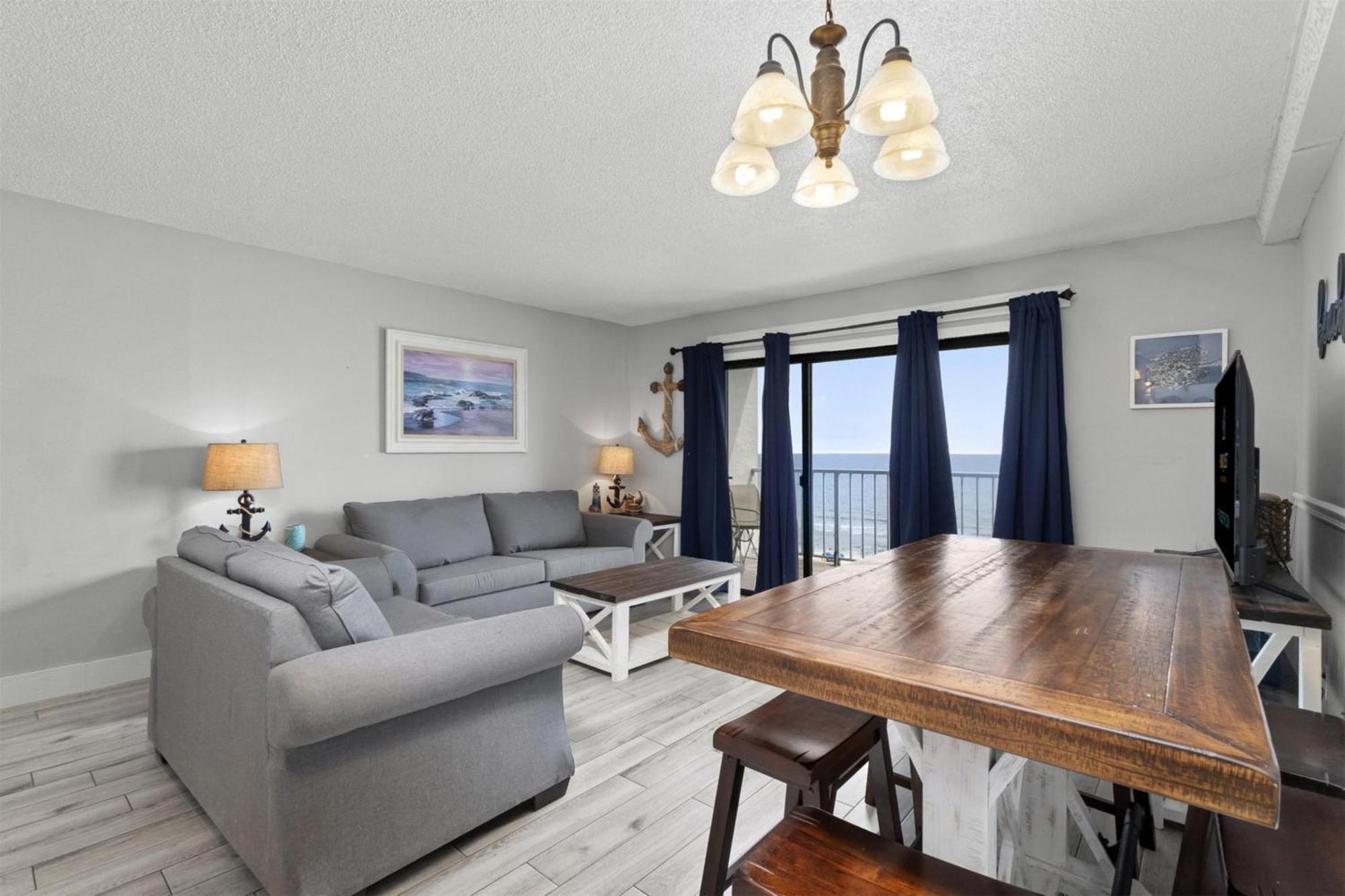 The Summit 728 Apartment *