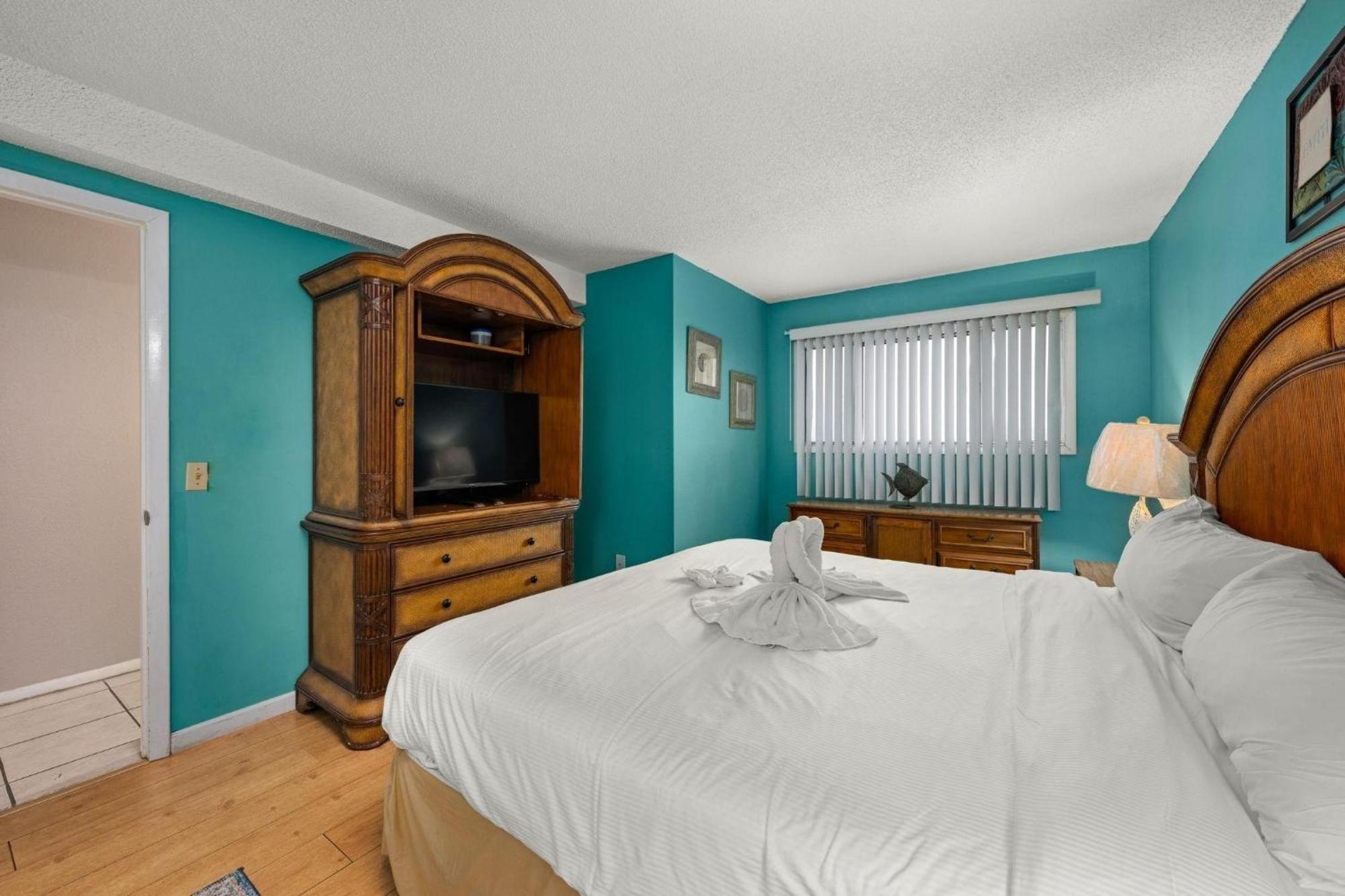 The Summit 1023 Apartment