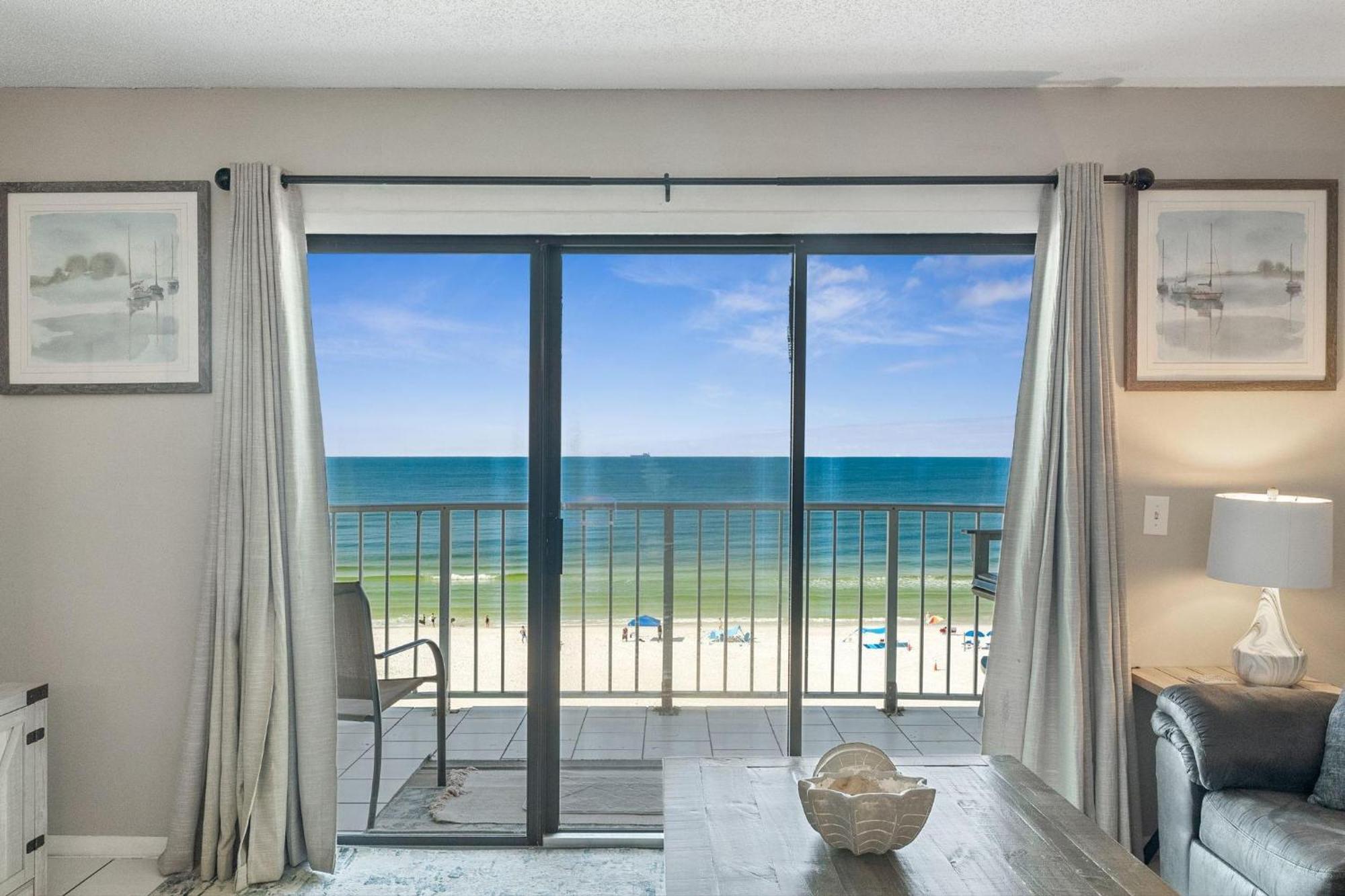 The Summit 725 Apartment