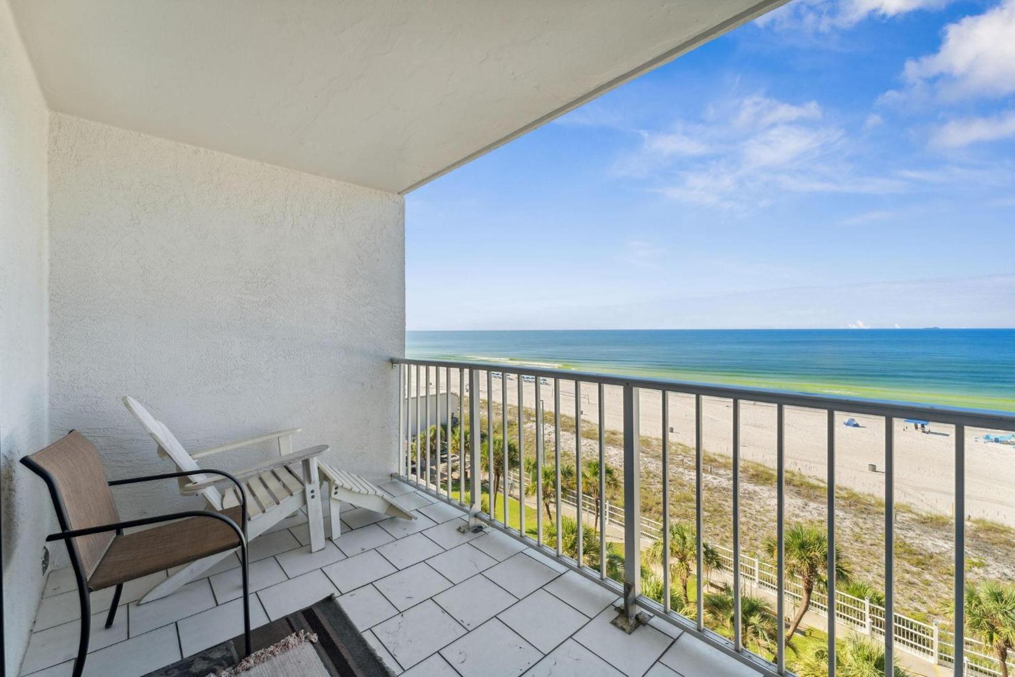 The Summit 725 Apartment