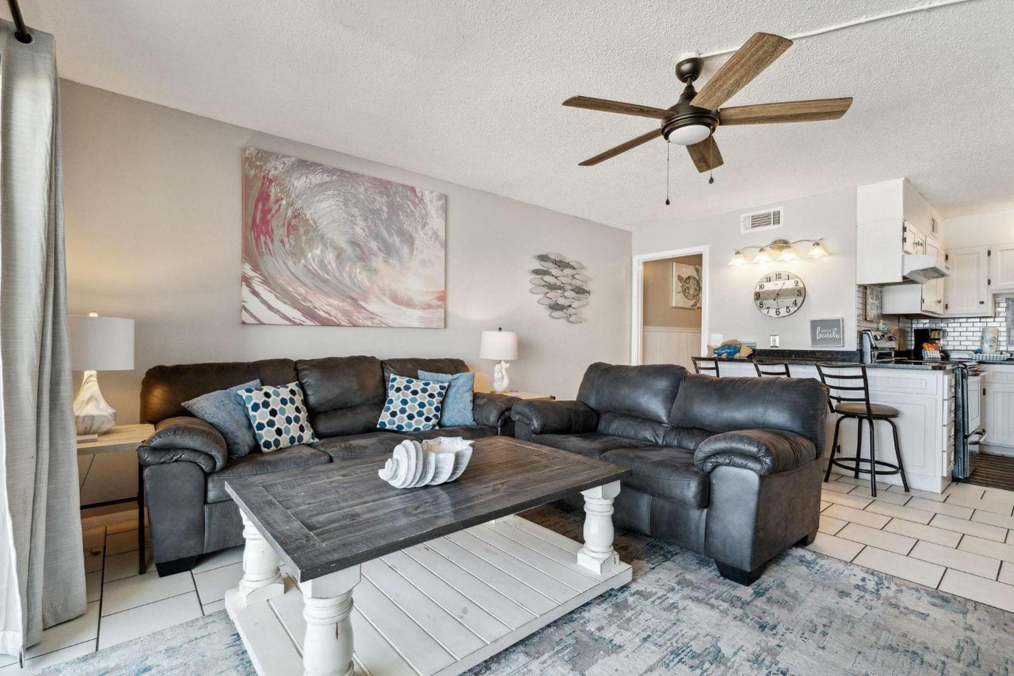 The Summit 725 Apartment