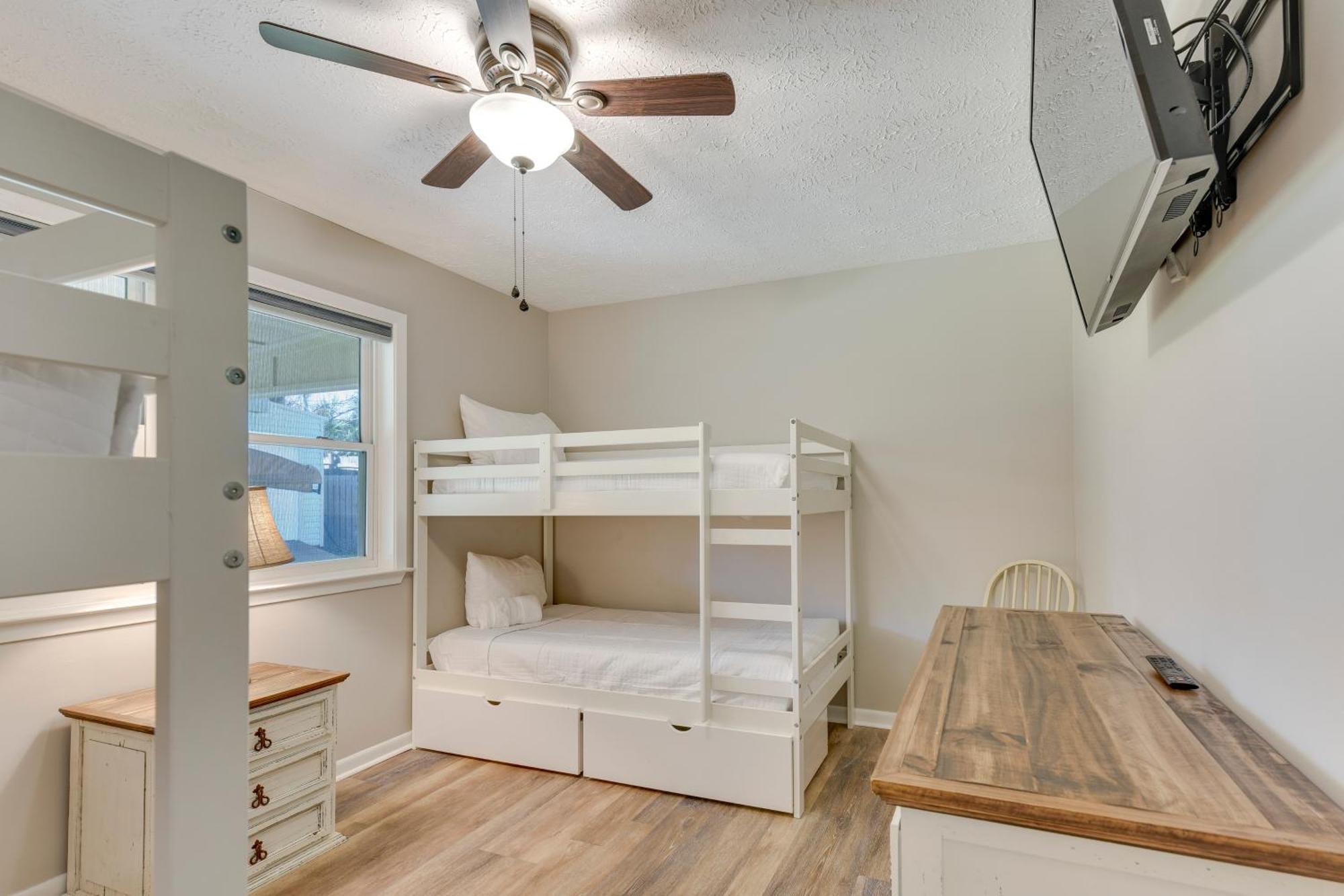 Holiday home Walk To Gulf Tranquil With Yard In Pcb! Panama City Beach