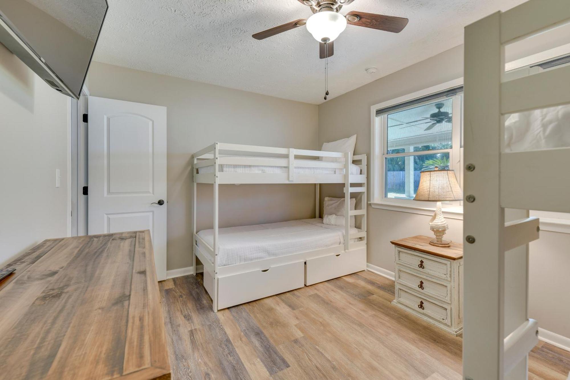 Walk To Gulf Tranquil With Yard In Pcb! Holiday home