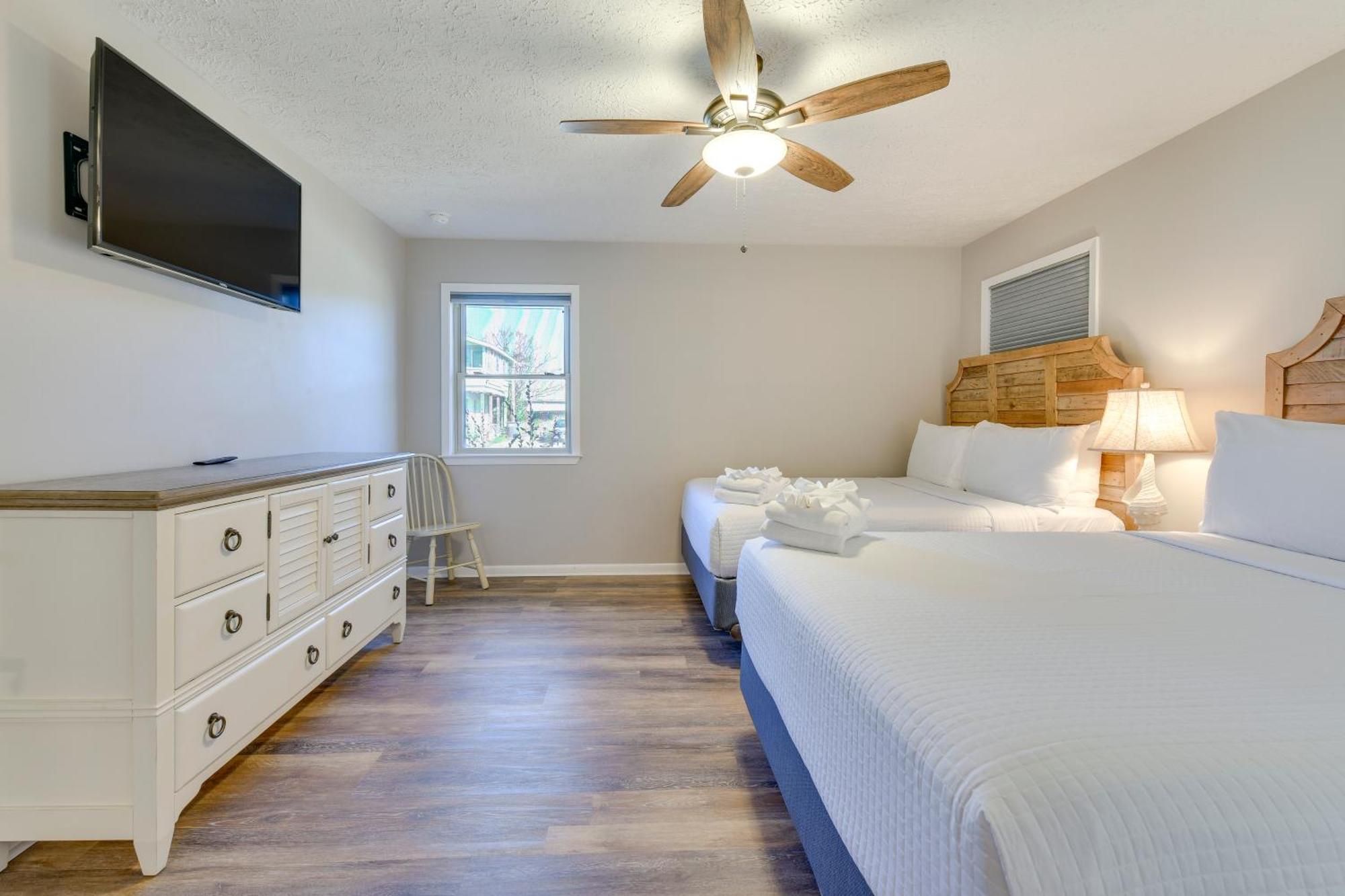 Walk To Gulf Tranquil With Yard In Pcb! Holiday home *
