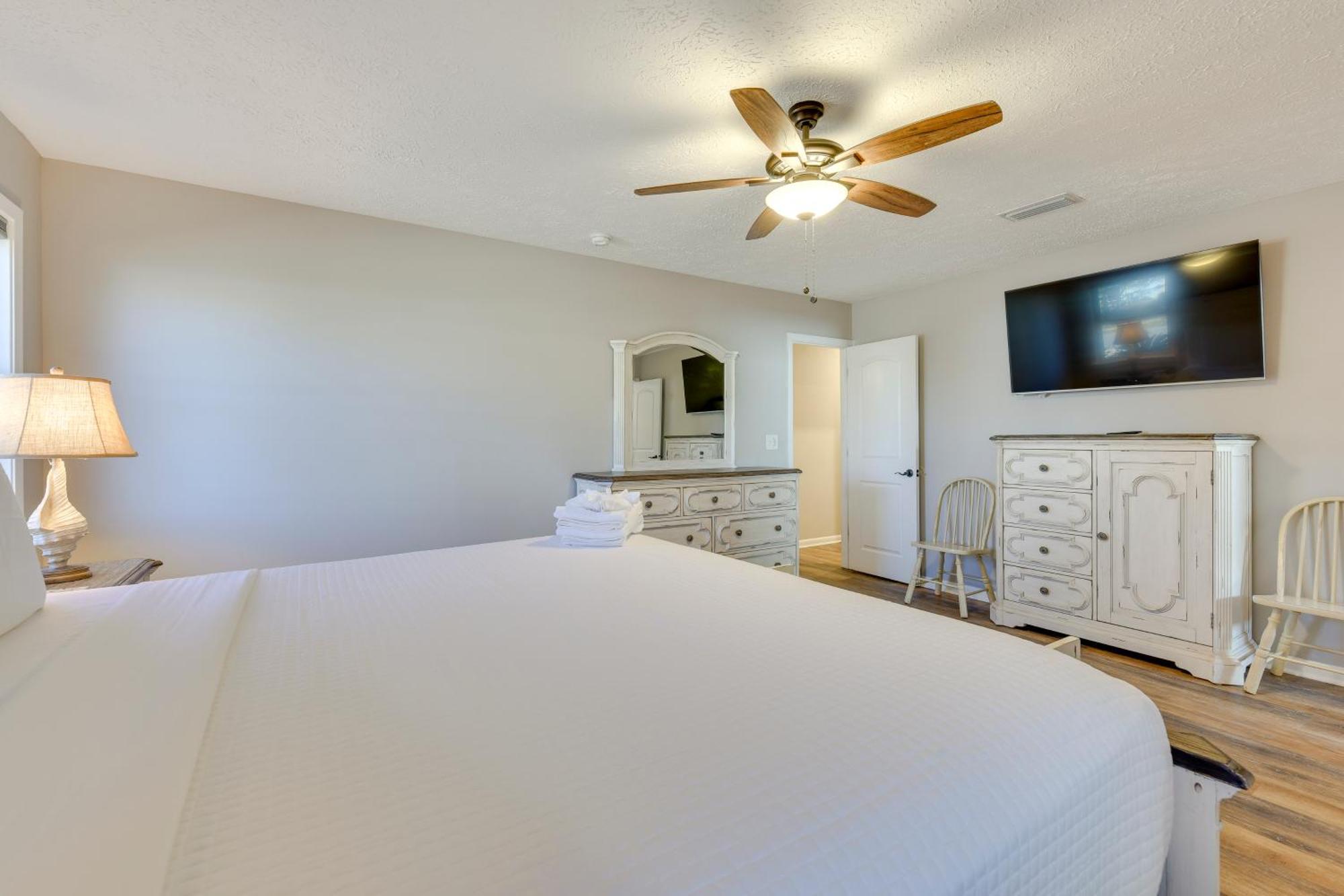 Walk To Gulf Tranquil With Yard In Pcb! Holiday home Panama City Beach