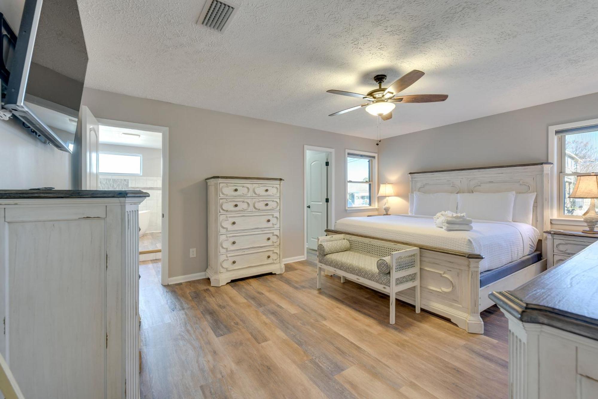 Holiday home Walk To Gulf Tranquil With Yard In Pcb! *