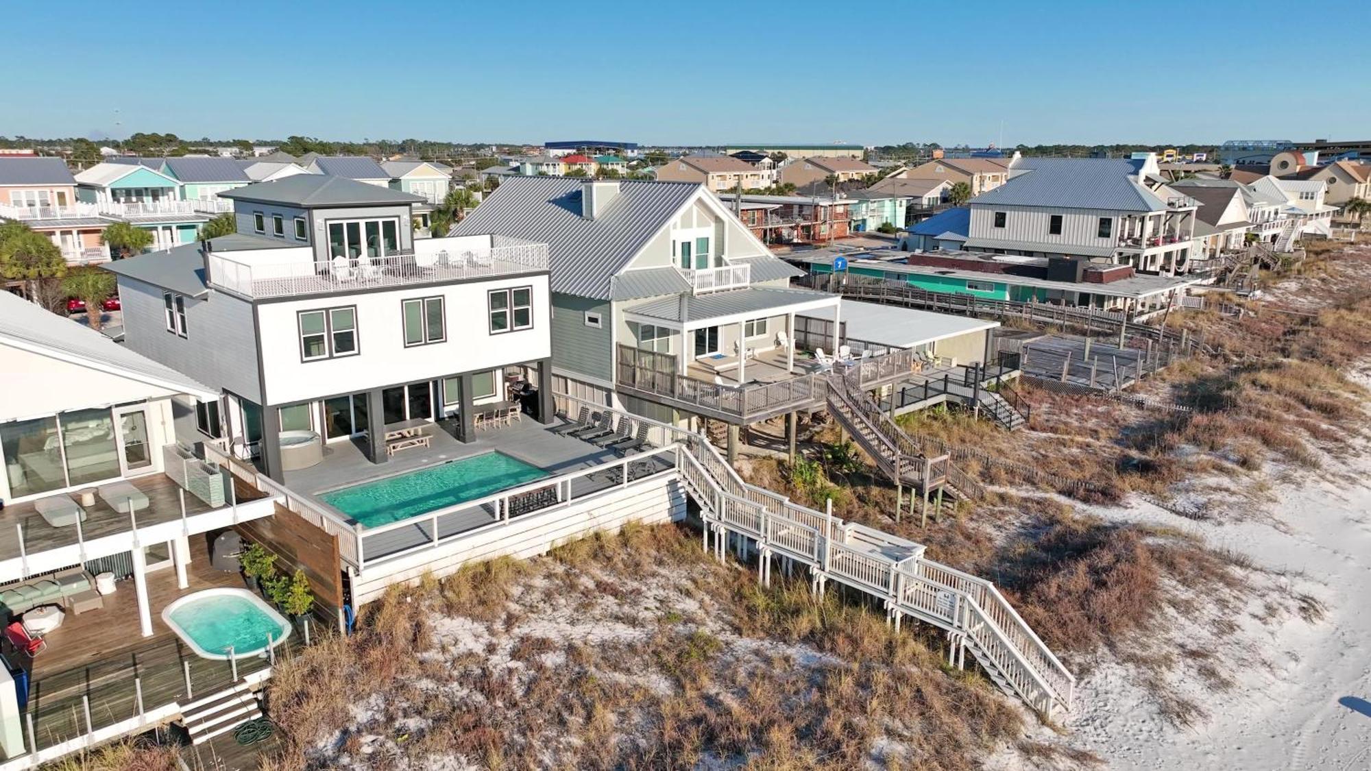Holiday home Making Waves - Huge Heated Beachfront Pool Hot Tub! In Pcb! Panama City Beach
