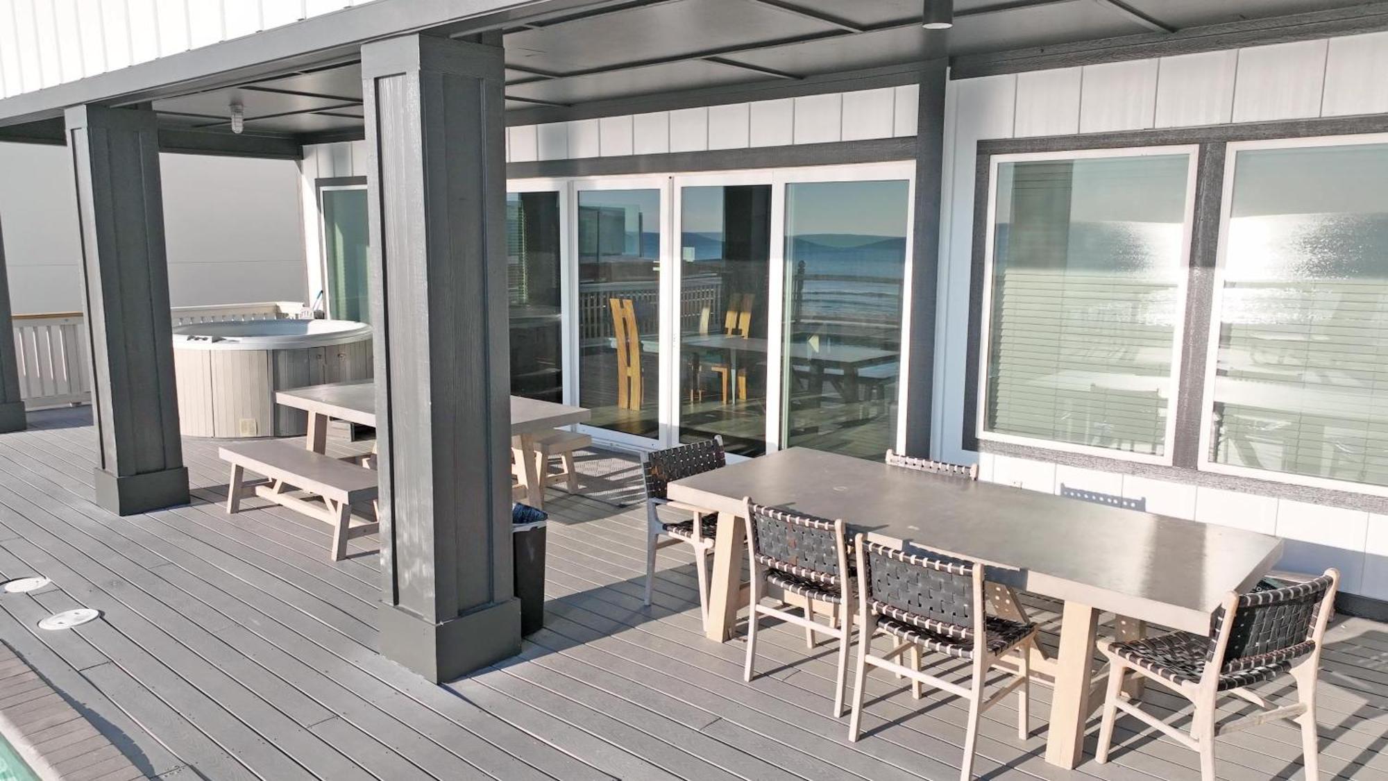 Holiday home Making Waves - Huge Heated Beachfront Pool Hot Tub! In Pcb! *