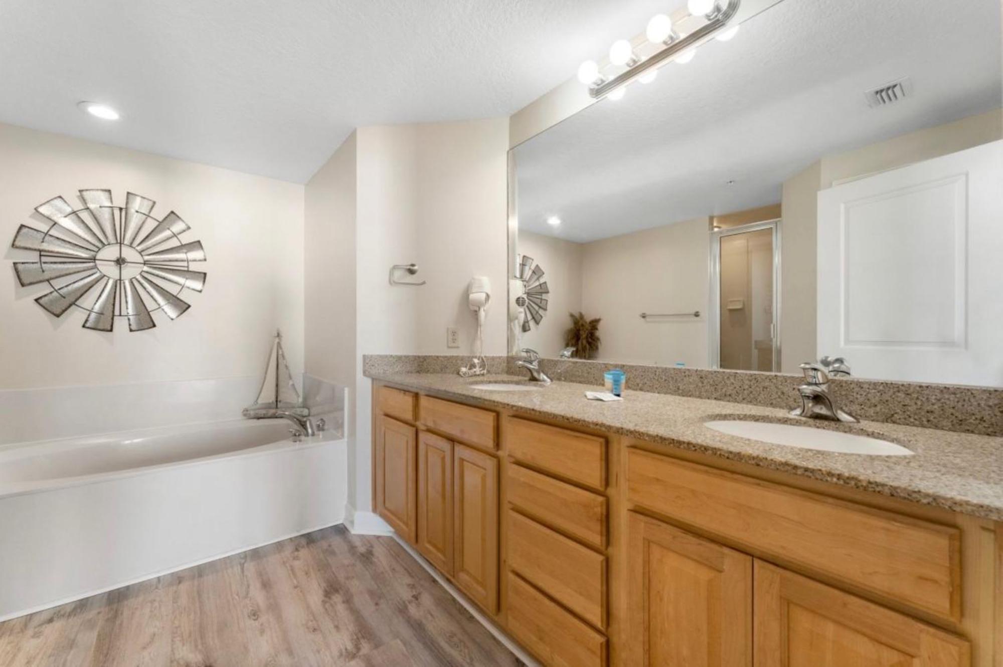 Apartment Gulf-front Corner Unit! Stunning Coastline Views! *