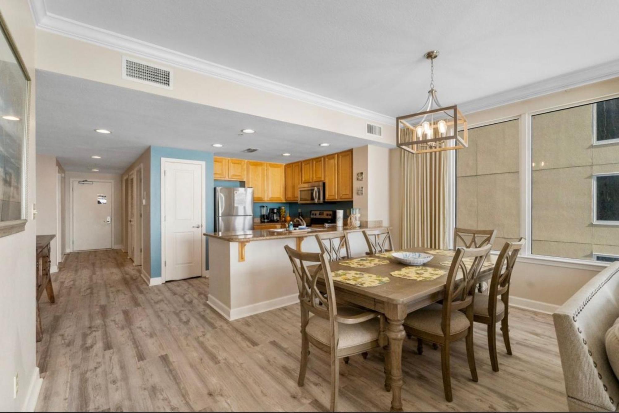 Gulf-front Corner Unit! Stunning Coastline Views! Apartment