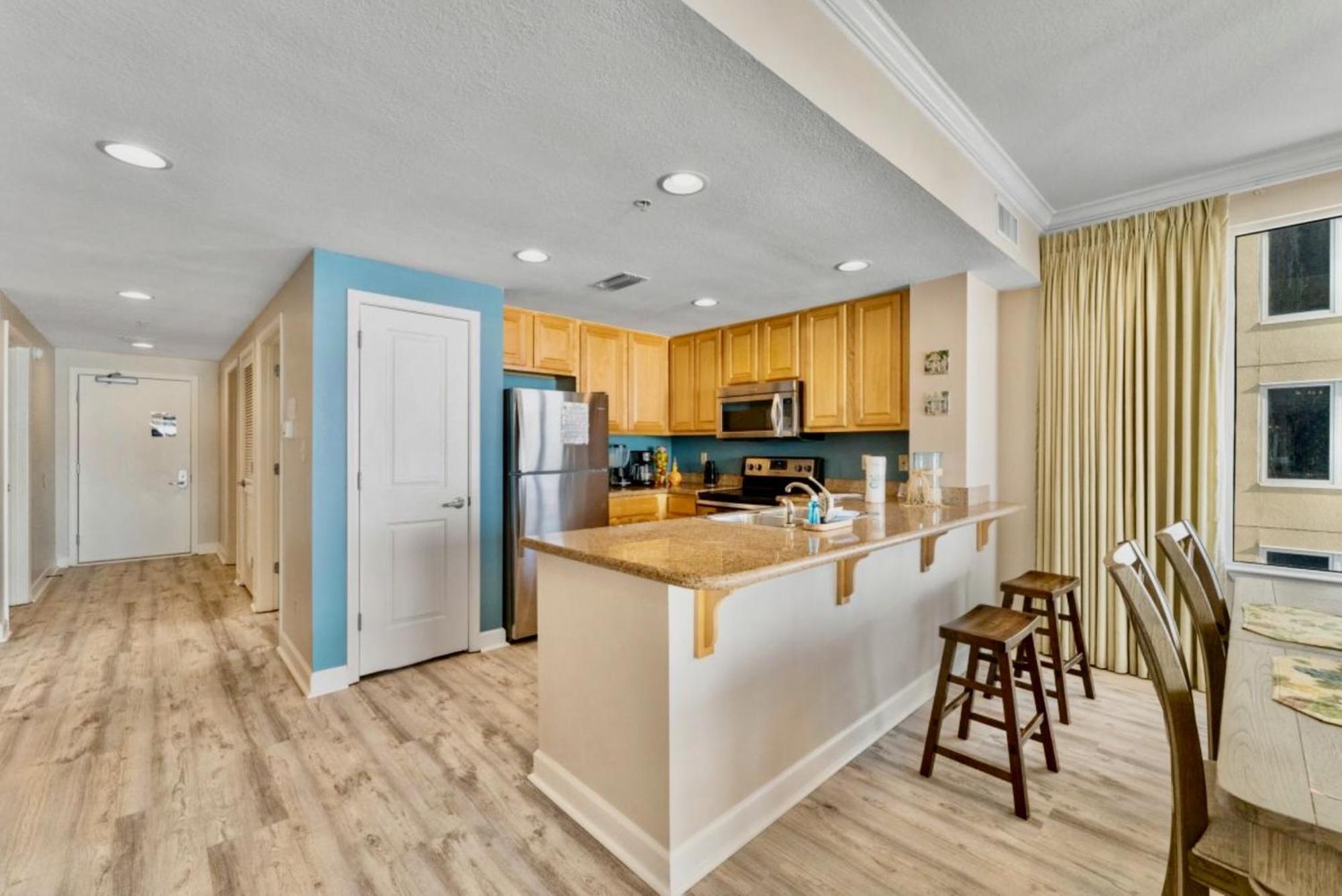 Gulf-front Corner Unit! Stunning Coastline Views! *