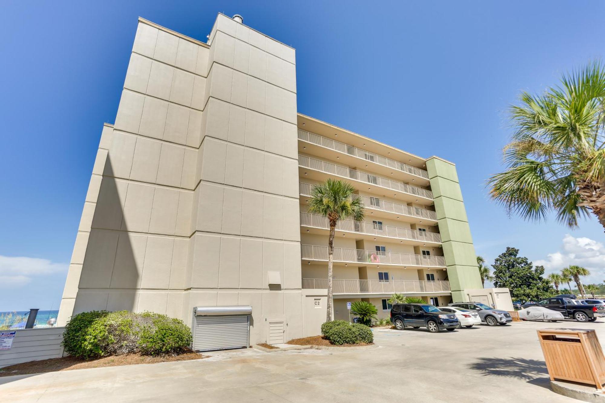 Oceanfront Pcb With Access And 2 Pools Apartment