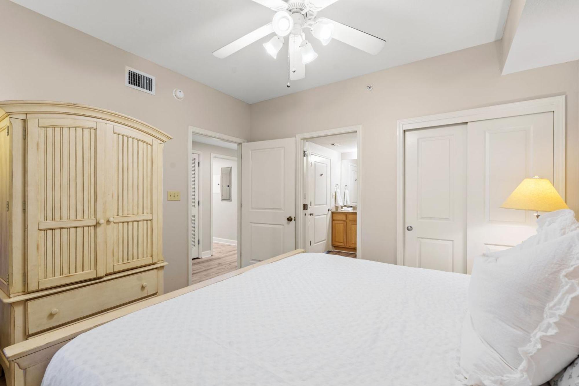 Gulf-front Corner Unit! Stunning Coastline Views! *