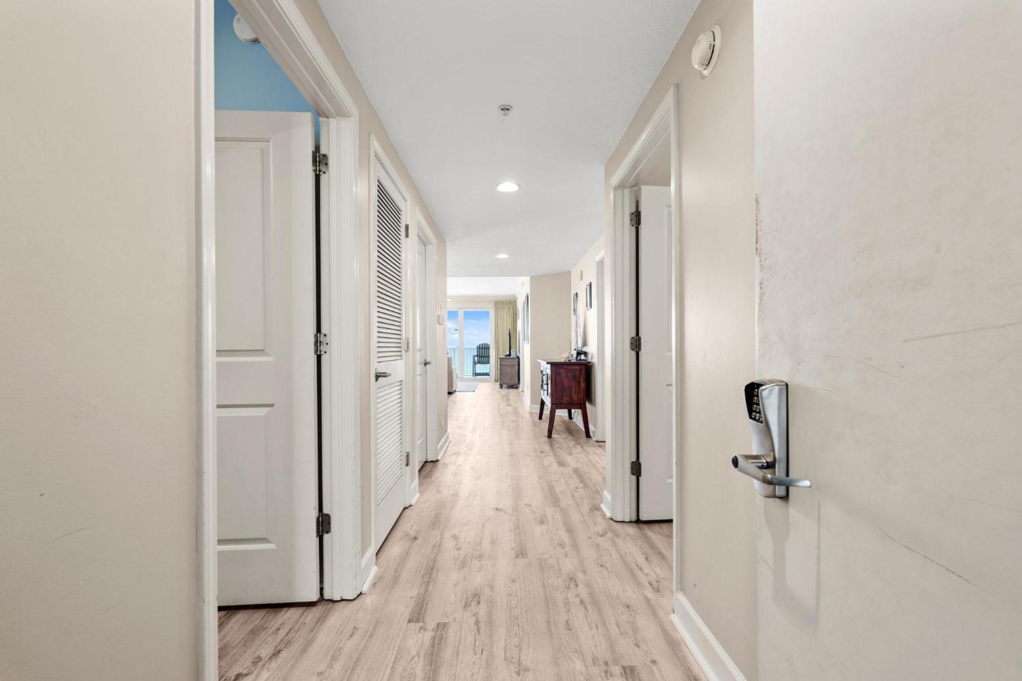 Gulf-front Corner Unit! Stunning Coastline Views! Apartment