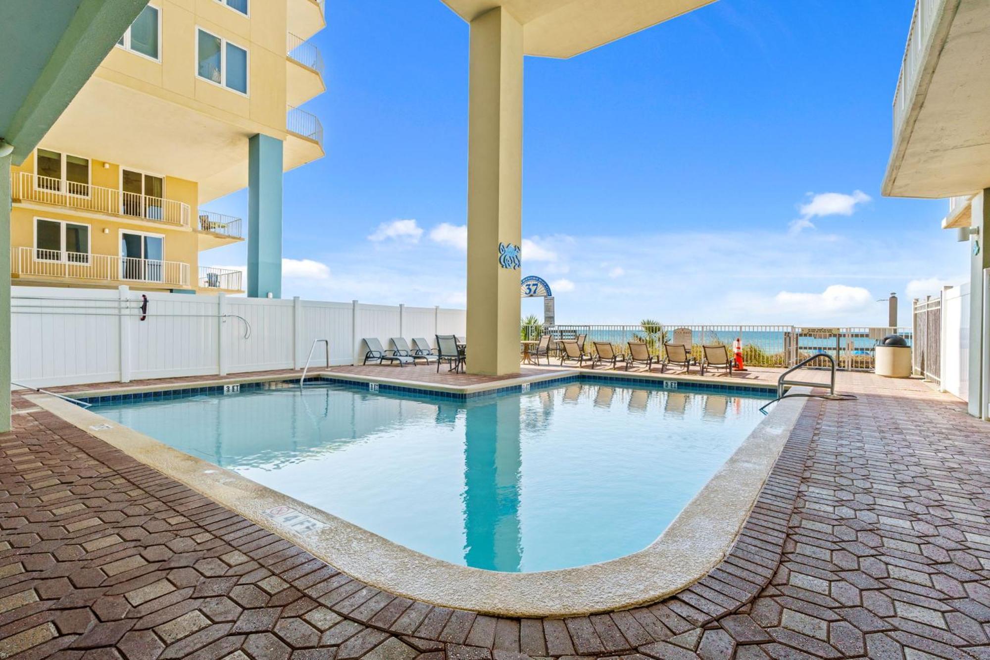 Apartment Gulf-front Corner Unit! Stunning Coastline Views! *