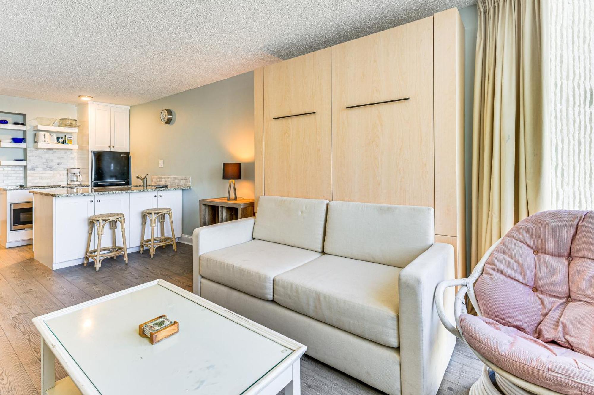 Pcb Coastal With On-site Access! Apartment *