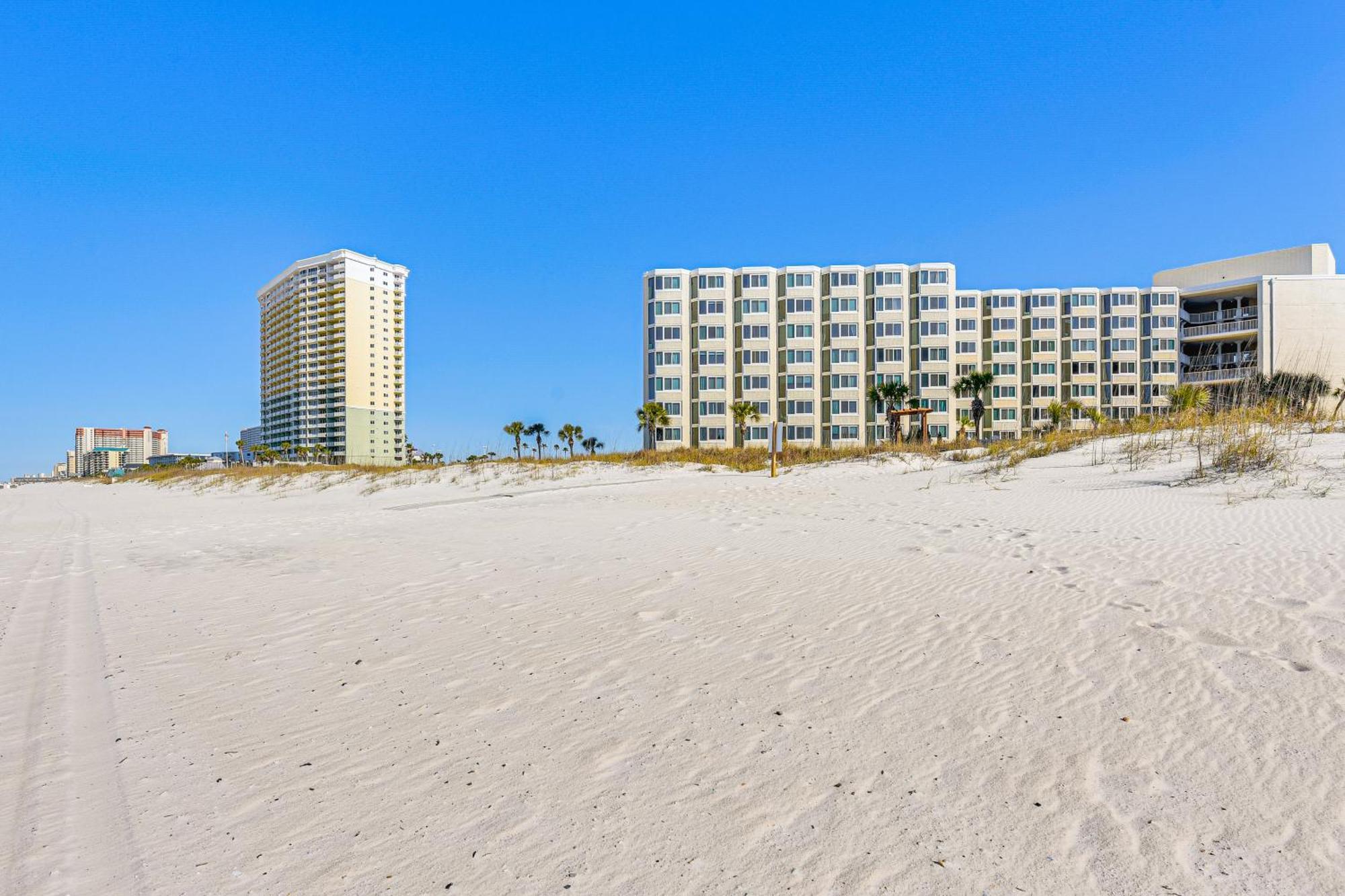 Pcb Coastal With On-site Access! Apartment
