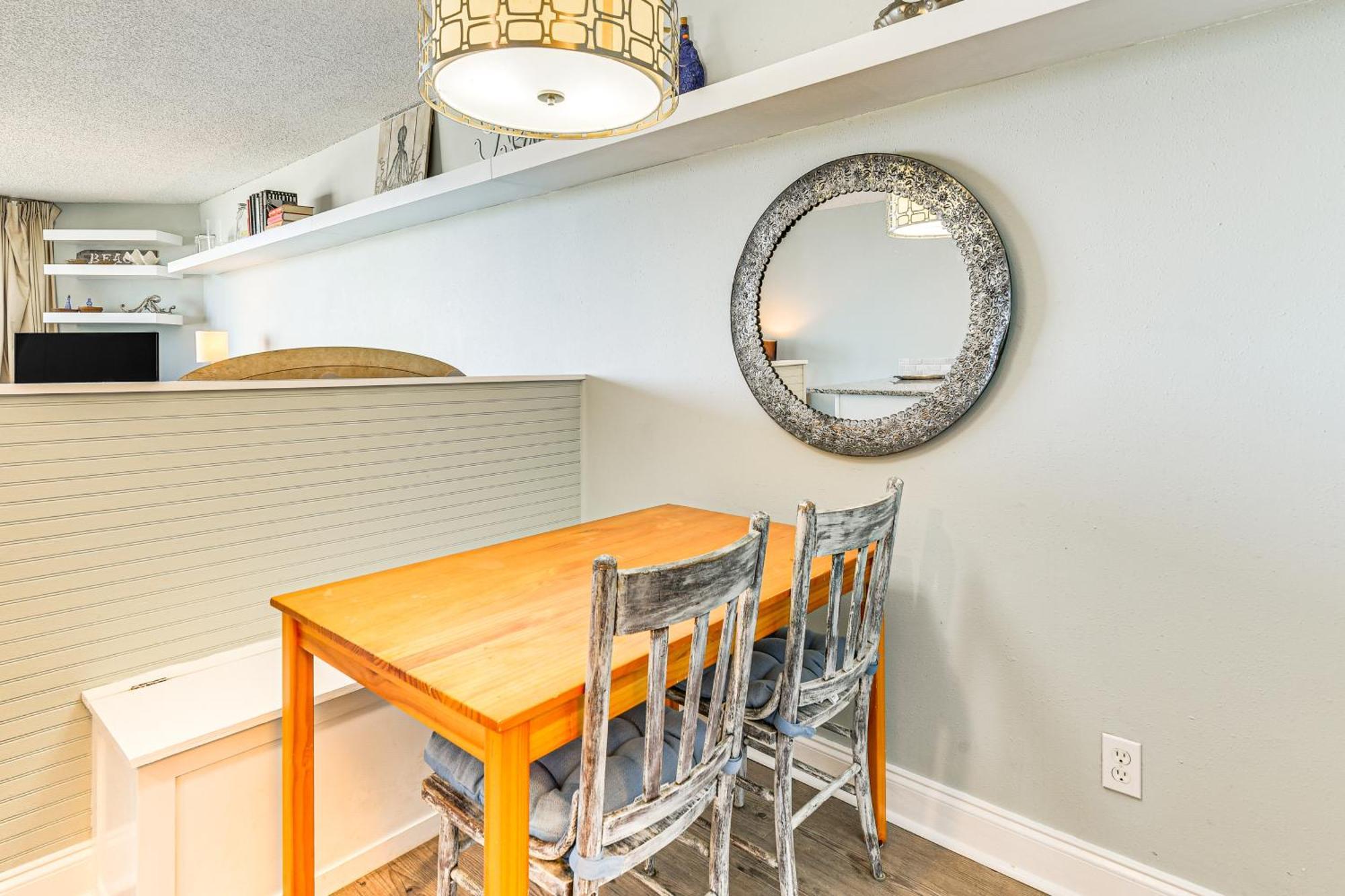 Pcb Coastal With On-site Access! Apartment *