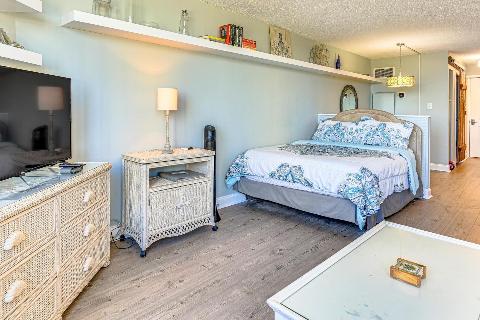 Apartment Pcb Coastal With On-site Access!