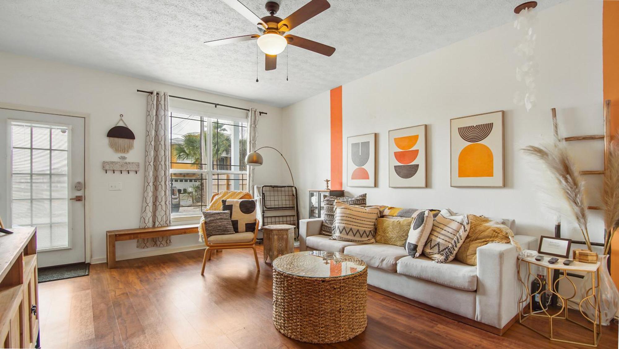 Dog And Kid Friendly House - Private Yard & Deck - 3 Min Walk To * Panama City Beach