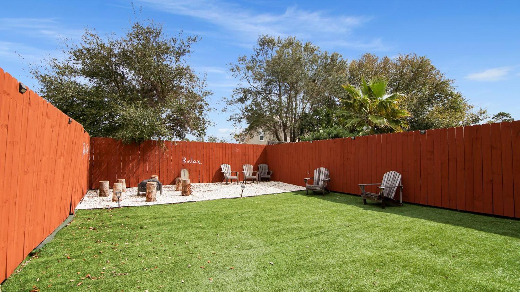 Dog And Kid Friendly House - Private Yard & Deck - 3 Min Walk To * Panama City Beach