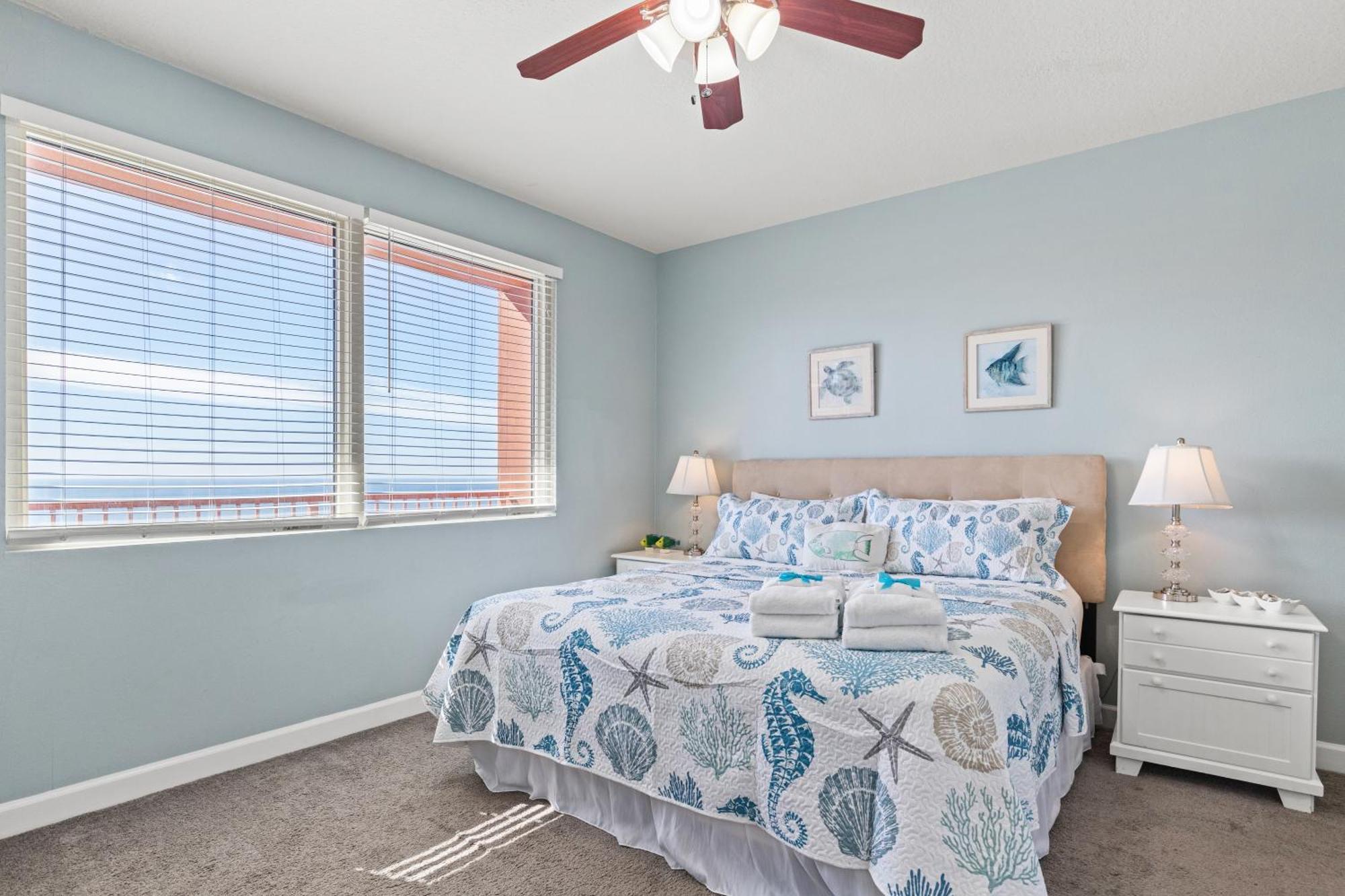 Penthouse With Beautiful Views! 1 Bedroom, 2 Bathroom Penthouse! * Panama City Beach