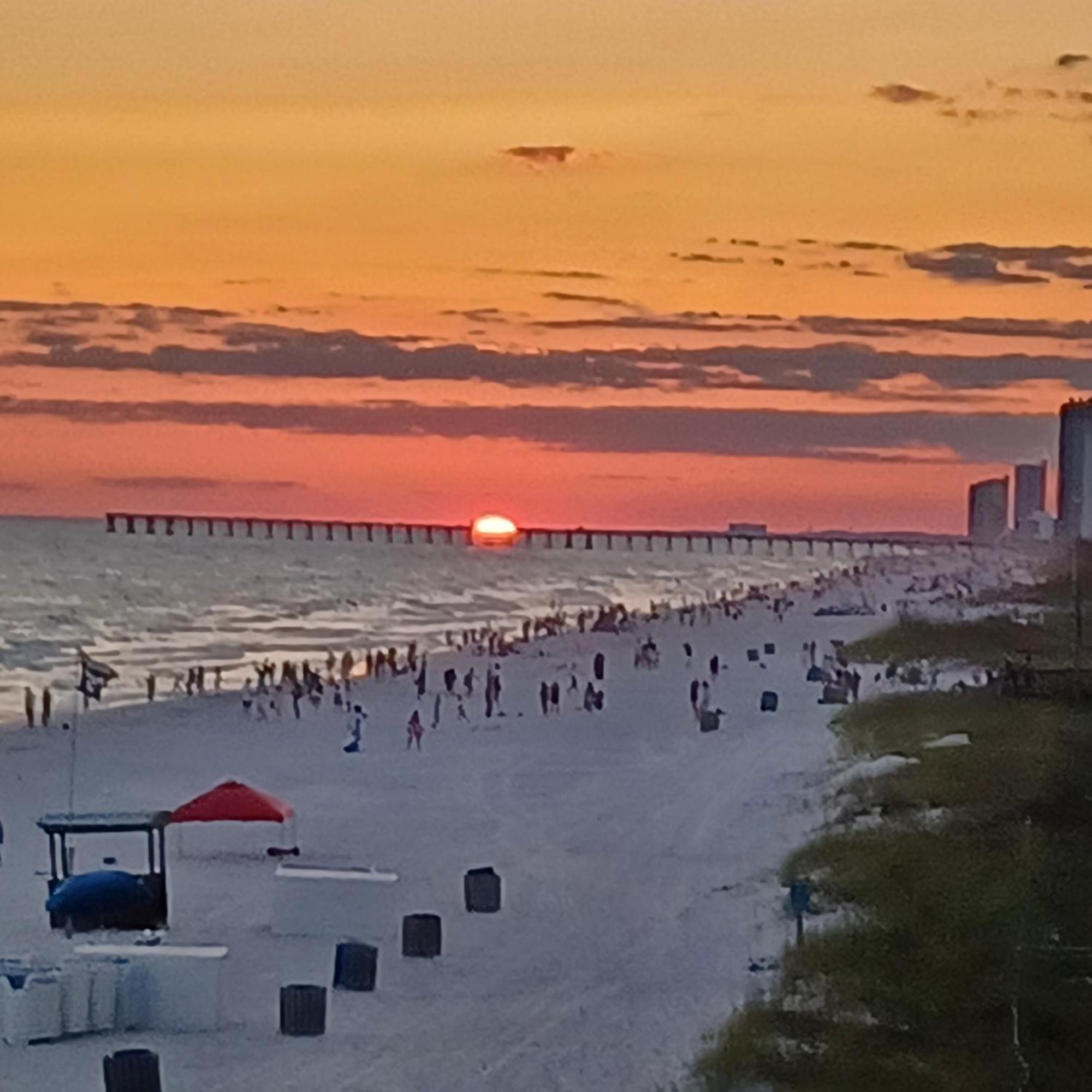 Aparthotel Couples Getaway, Honeymoon Sweet, Perfectly Cozy Front With Kitchen, Pool, Free Parking,check-in At Door Panama City Beach