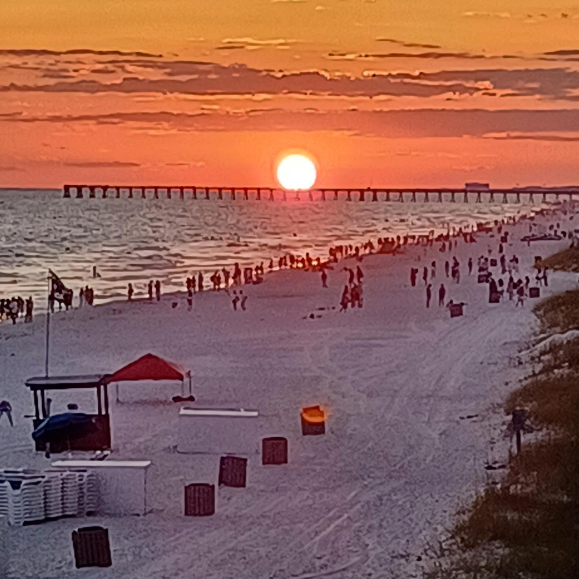 Couples Getaway, Honeymoon Sweet, Perfectly Cozy Front With Kitchen, Pool, Free Parking,check-in At Door * Panama City Beach
