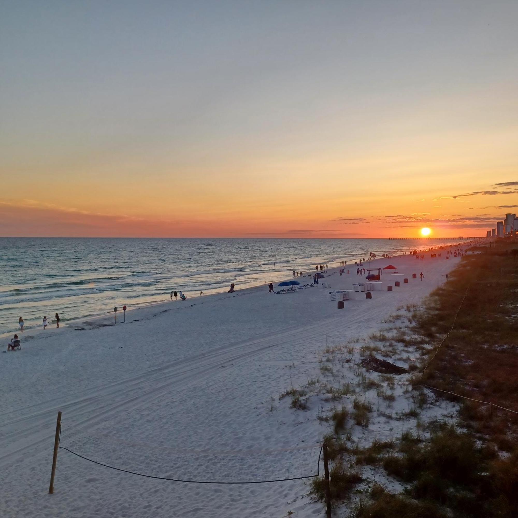 Couples Getaway, Honeymoon Sweet, Perfectly Cozy Front With Kitchen, Pool, Free Parking,check-in At Door * Panama City Beach