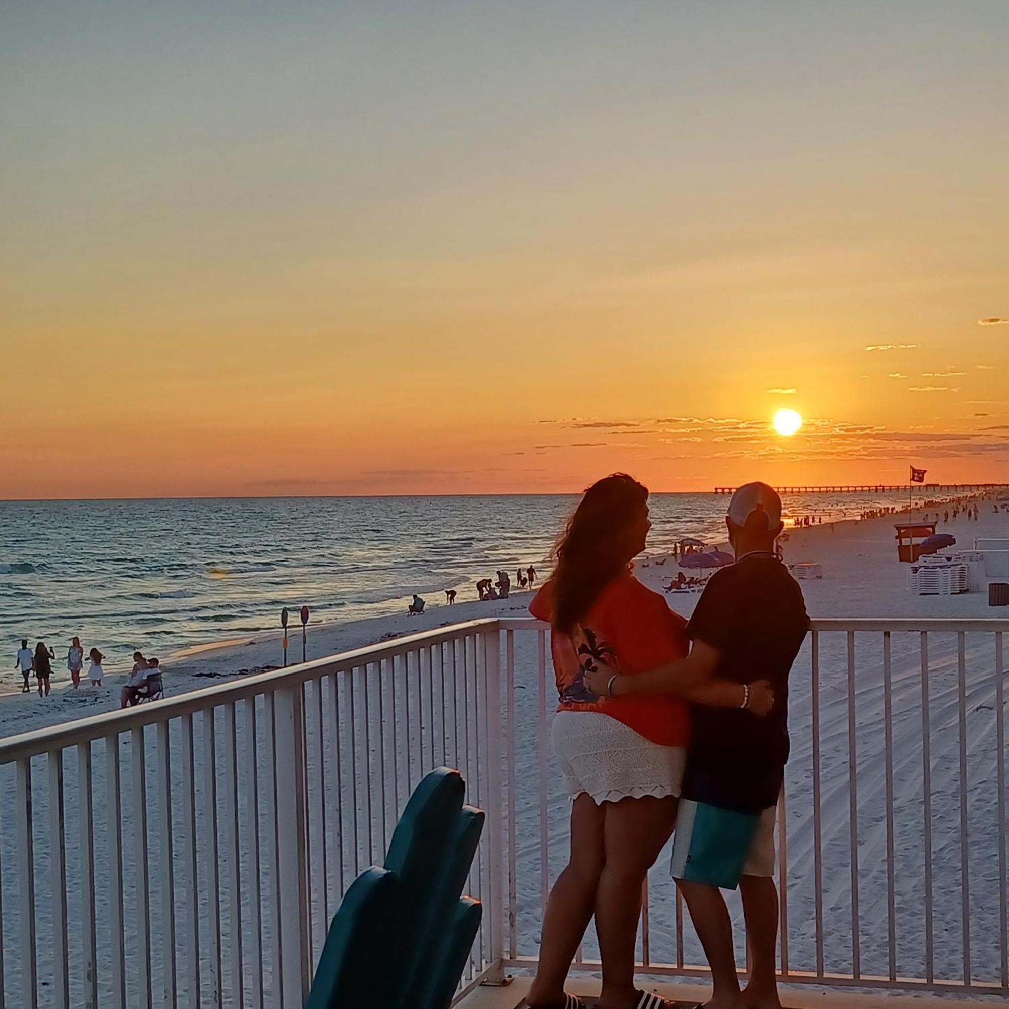 Aparthotel Couples Getaway, Honeymoon Sweet, Perfectly Cozy Front With Kitchen, Pool, Free Parking,check-in At Door