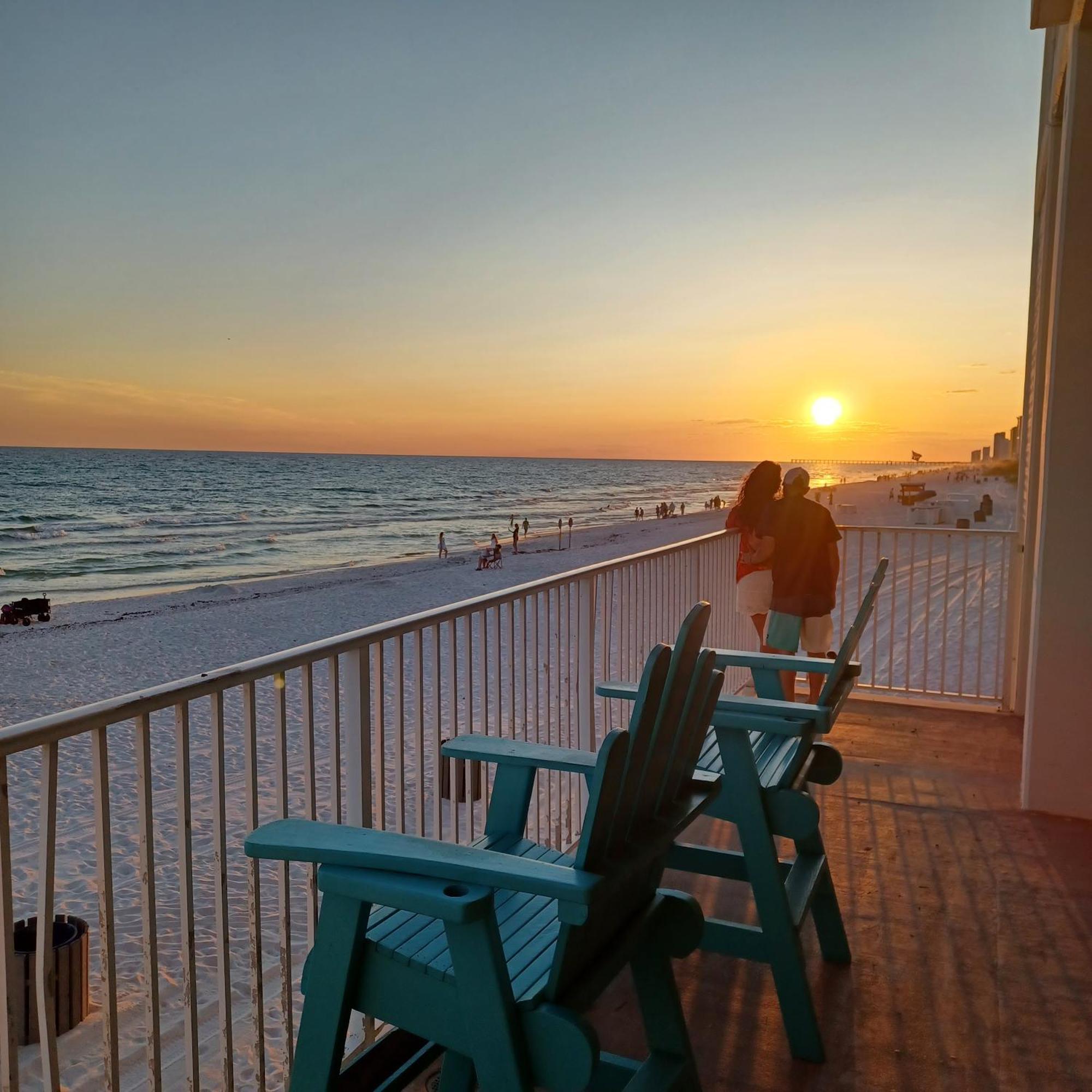 Aparthotel Couples Getaway, Honeymoon Sweet, Perfectly Cozy Front With Kitchen, Pool, Free Parking,check-in At Door *
