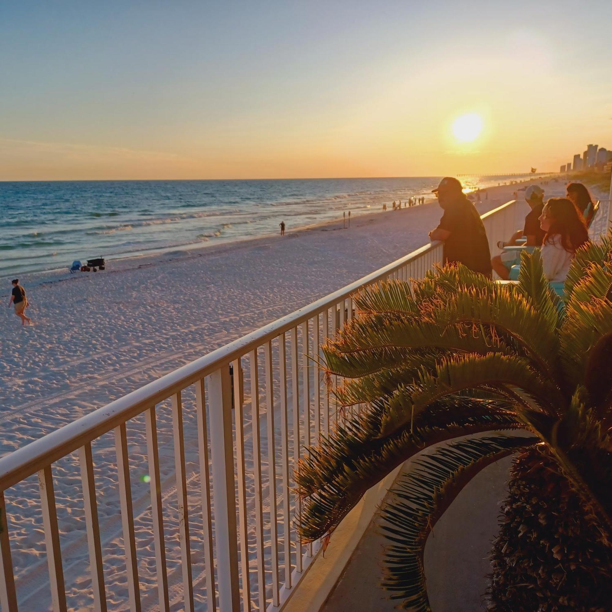 Couples Getaway, Honeymoon Sweet, Perfectly Cozy Front With Kitchen, Pool, Free Parking,check-in At Door Panama City Beach