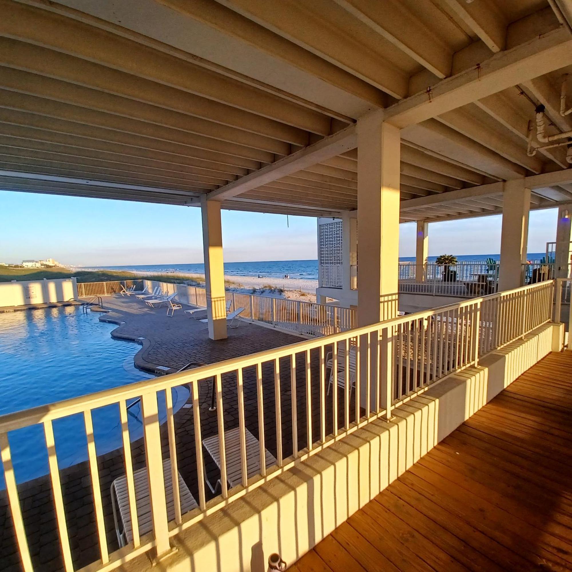 Couples Getaway, Honeymoon Sweet, Perfectly Cozy Front With Kitchen, Pool, Free Parking,check-in At Door *