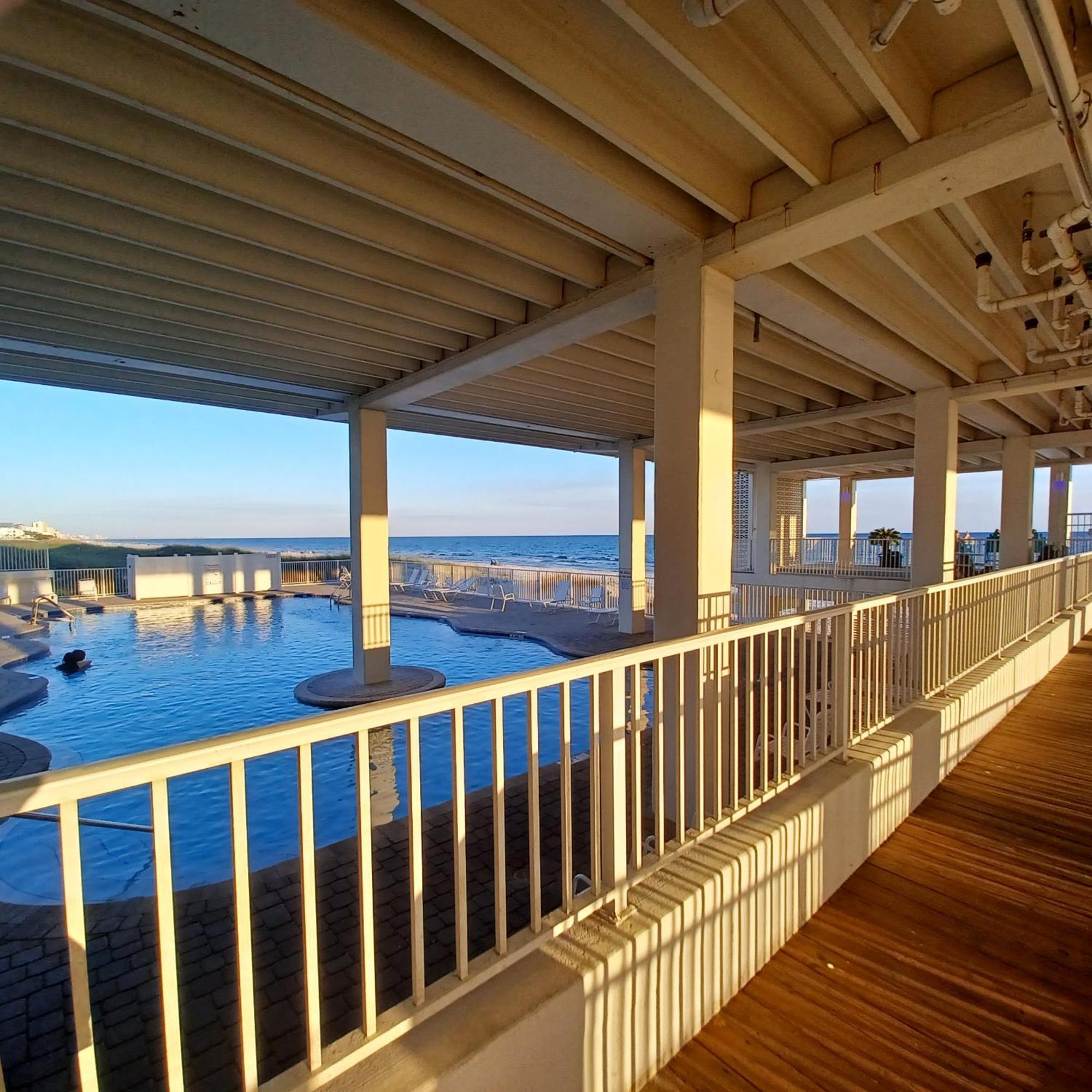 Couples Getaway, Honeymoon Sweet, Perfectly Cozy Front With Kitchen, Pool, Free Parking,check-in At Door *
