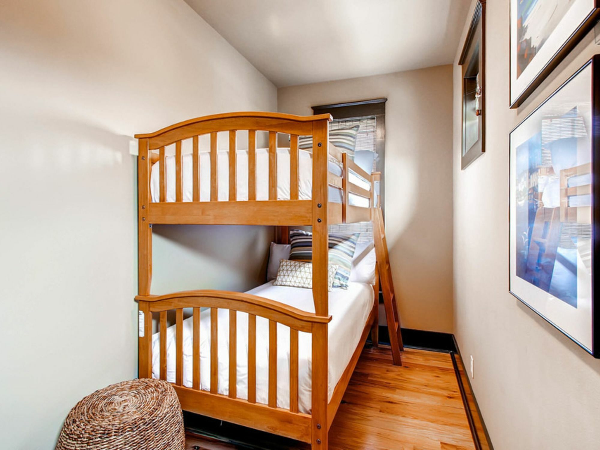 Apartment Comfort And Joy By Redawning *