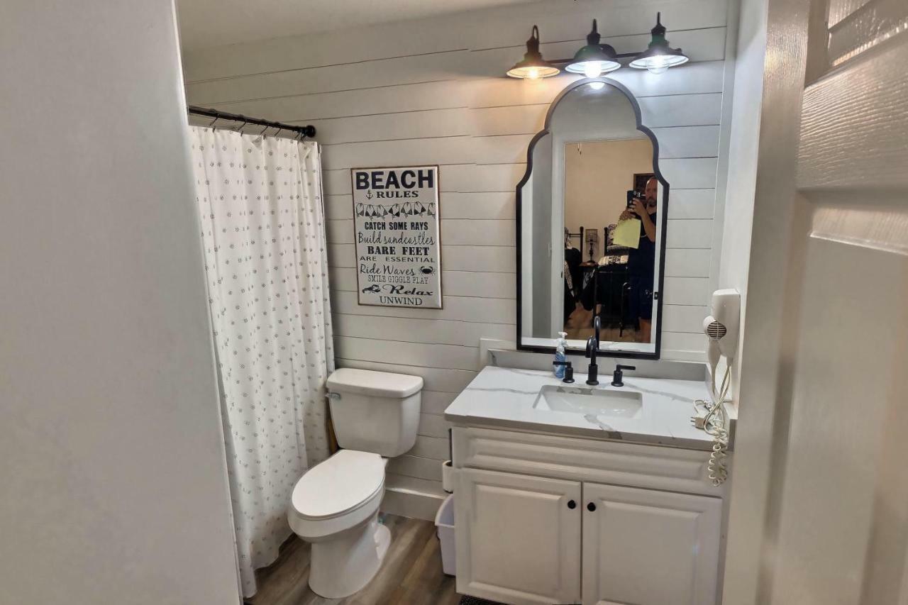 Barefoot Bliss - Beachfront - Sleeps 12 Apartment *