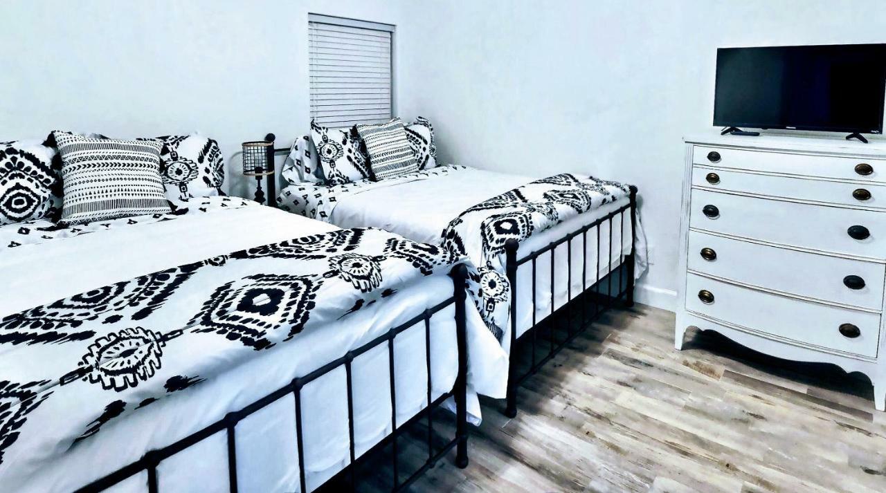 Barefoot Bliss - Beachfront - Sleeps 12 Apartment
