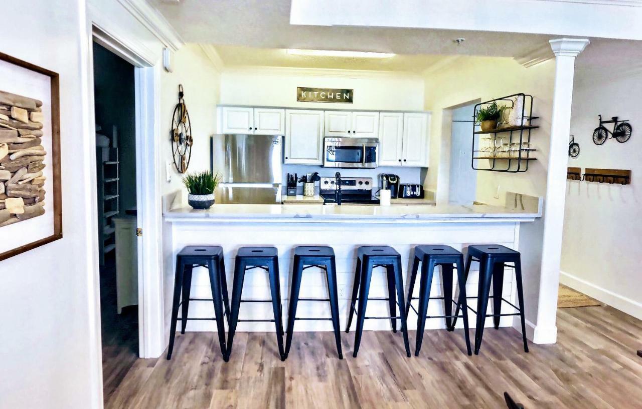 Barefoot Bliss - Beachfront - Sleeps 12 * Panama City Beach