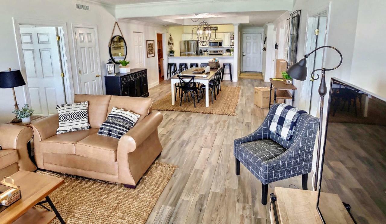 Barefoot Bliss - Beachfront - Sleeps 12 Apartment