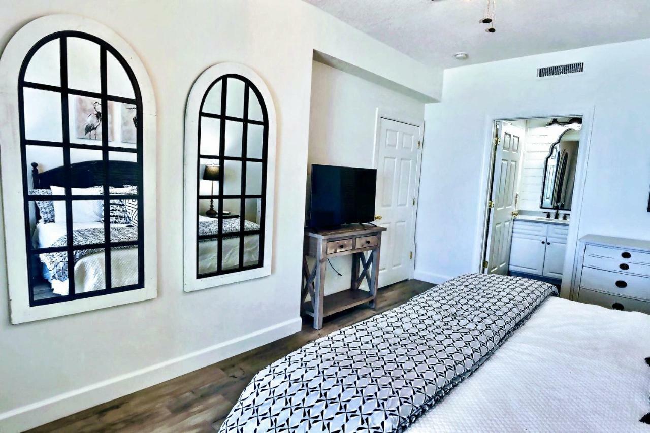 Barefoot Bliss - Beachfront - Sleeps 12 Apartment Panama City Beach