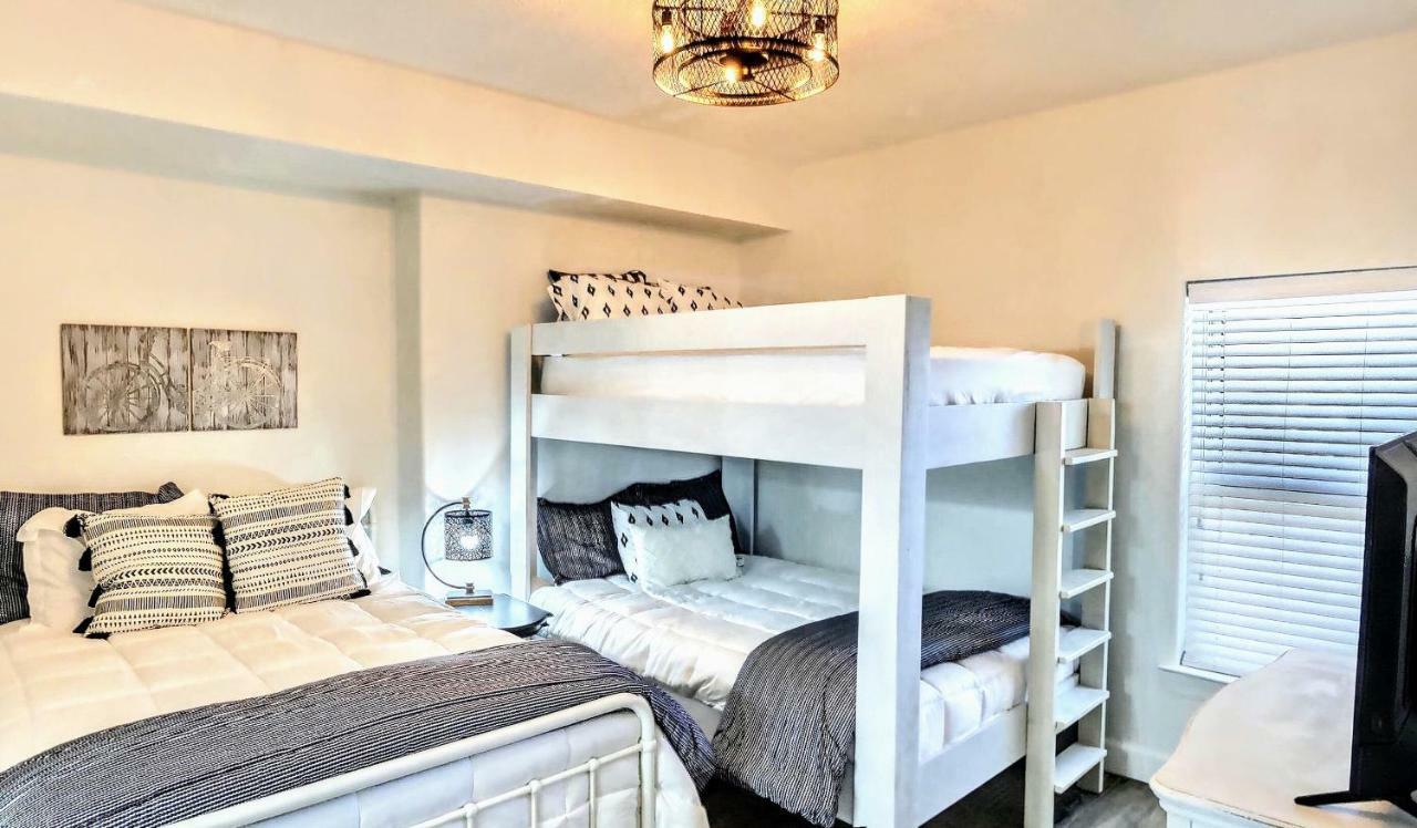Barefoot Bliss - Beachfront - Sleeps 12 Apartment Panama City Beach