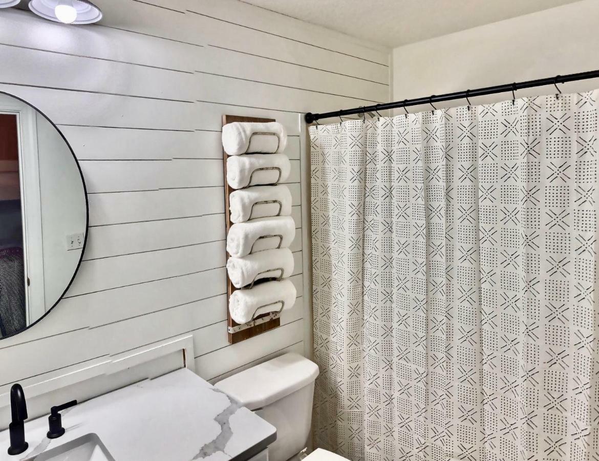 Barefoot Bliss - Beachfront - Sleeps 12 Apartment *