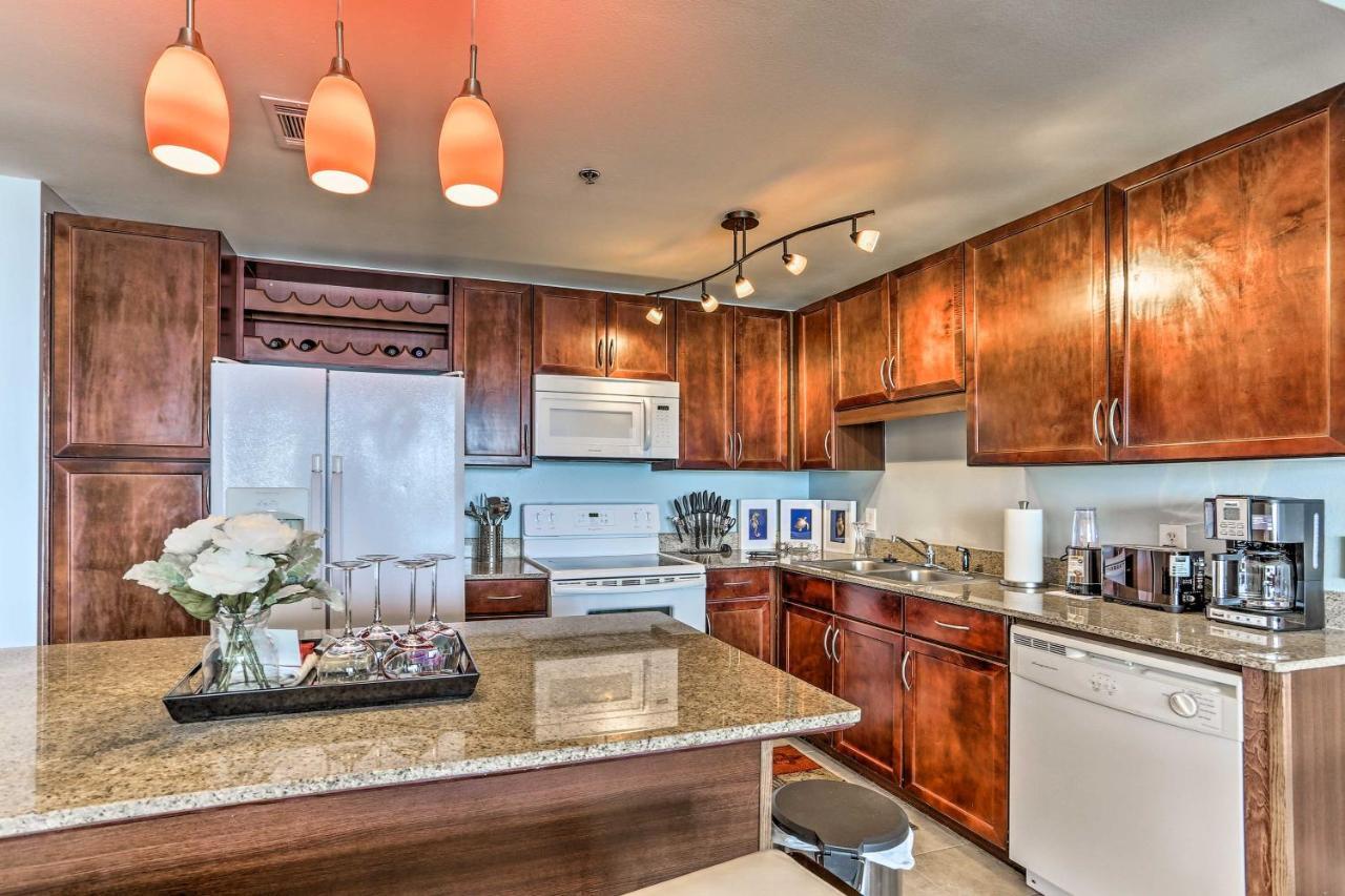Pcb With Balcony Walk To Beach! Apartment *